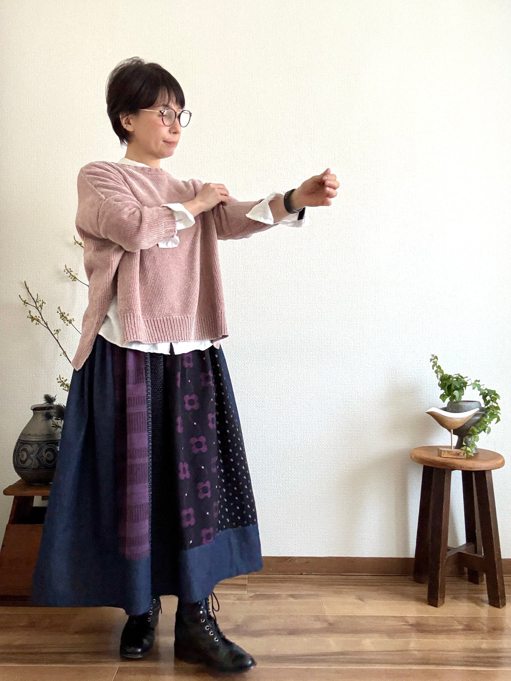 〈絣スカート〉風にゆれる赤紫の花