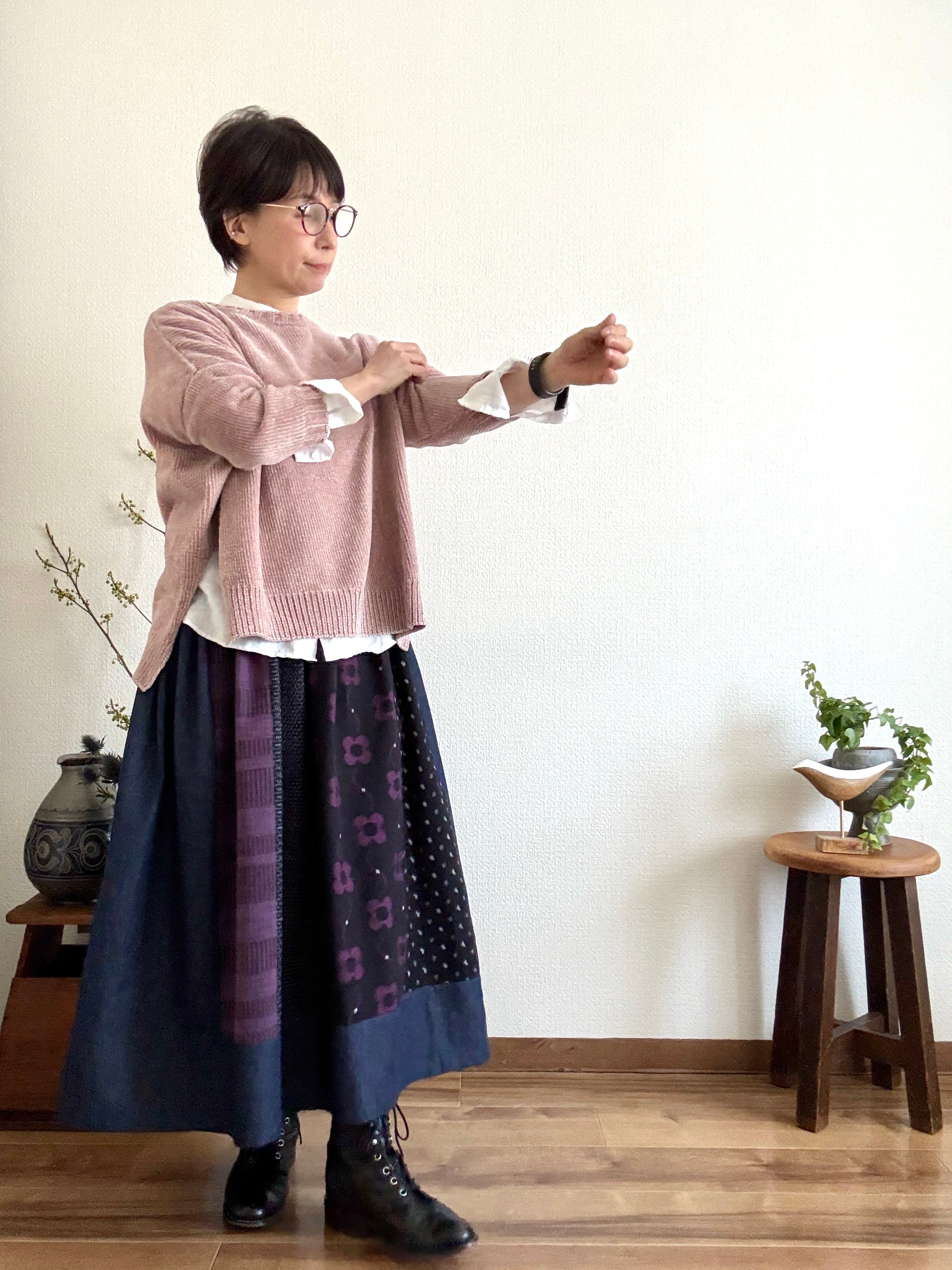 〈絣スカート〉風にゆれる赤紫の花