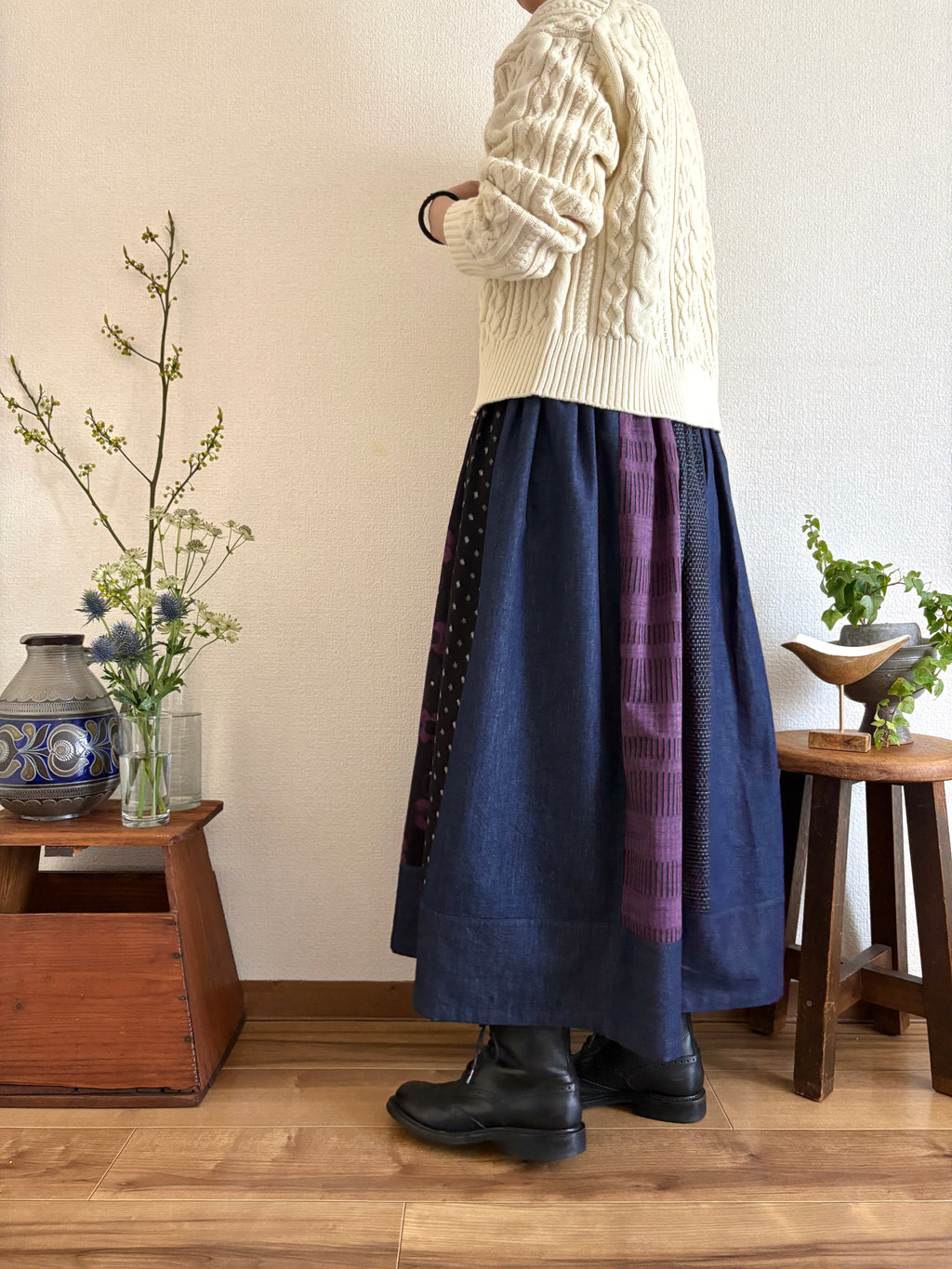 〈絣スカート〉風にゆれる赤紫の花
